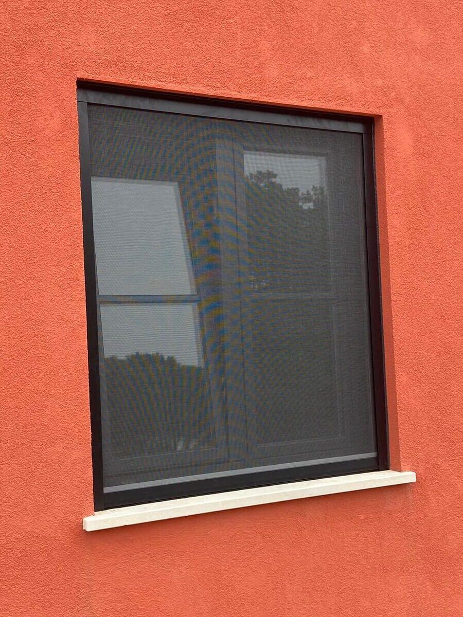 Mosquiteira Roll-up casa vermelha