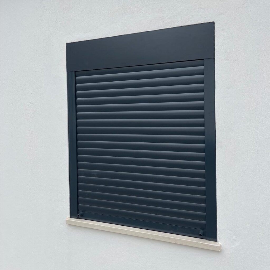 Estores_compactos_cinza