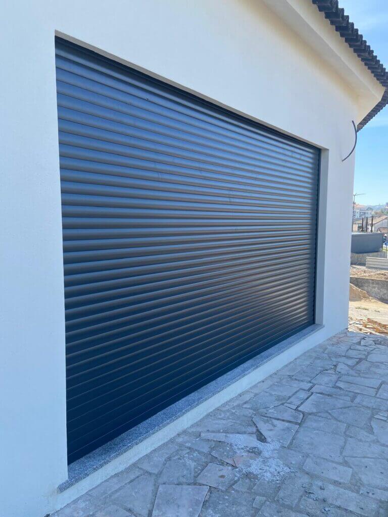 Estores_exteriores_cinza