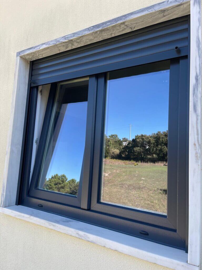 Estores_exteriores_cinza